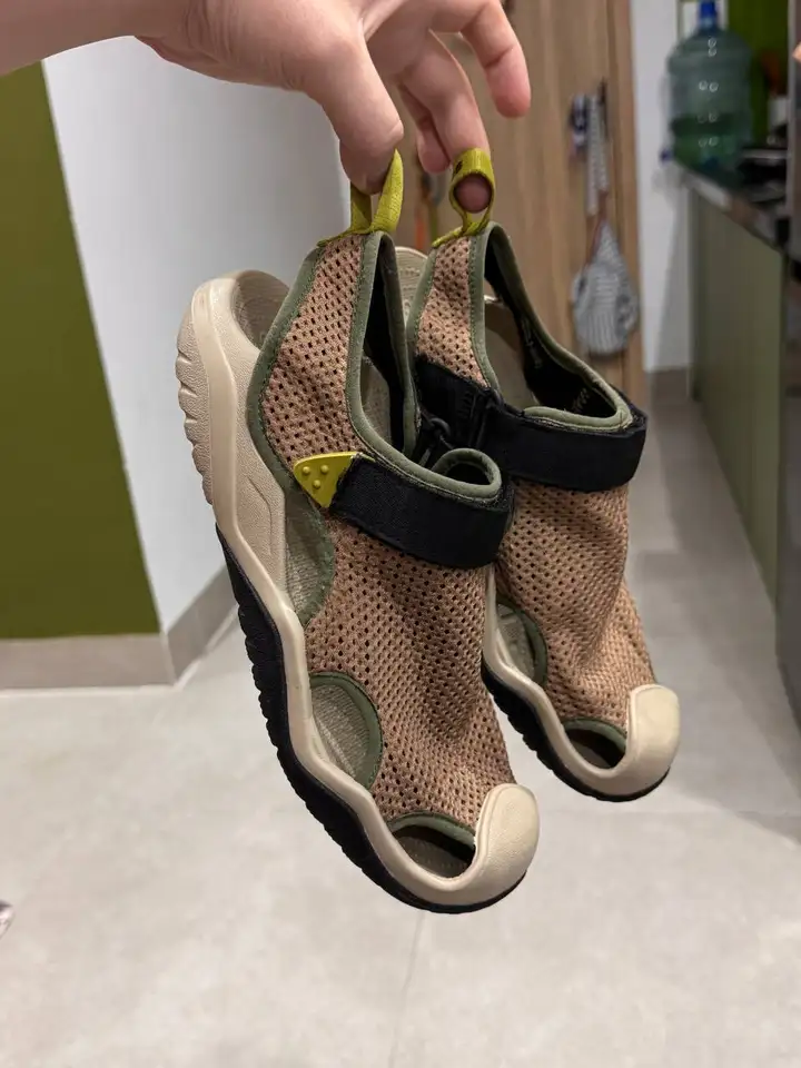 Crocs Swiftwater сандали цвета хаки