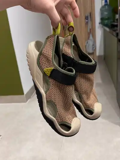 Crocs Swiftwater сандали цвета хаки
