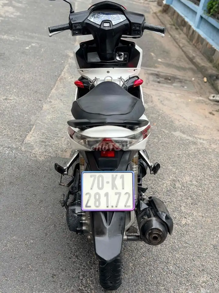 Honda Airblade Белый красно-черный Вьетнам up Тай
