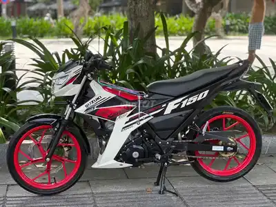 Satria 150 Fi 2023 бело-красно-черный 10 000 км номера Хошимина 9 владельцев