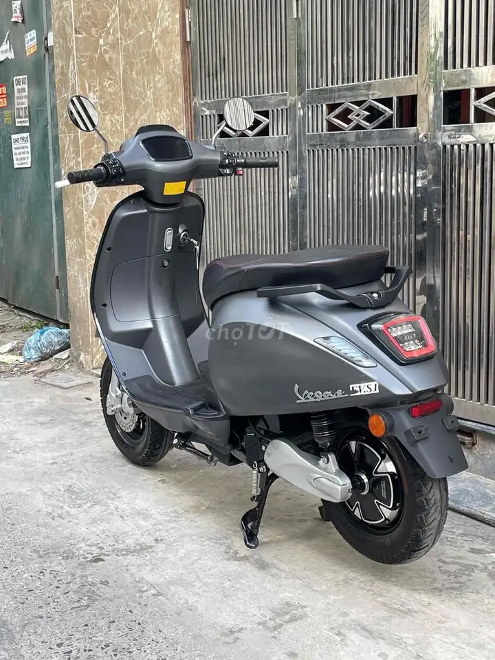 Электроскутер Vespa AlLy 2025 серый