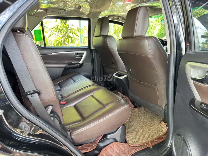 Toyota Fortuner 2.7V AT 2017 Черный 90000 км