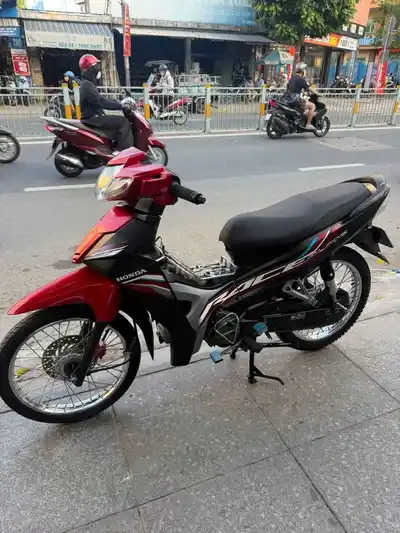 Honda Blade 2022 черно-красный