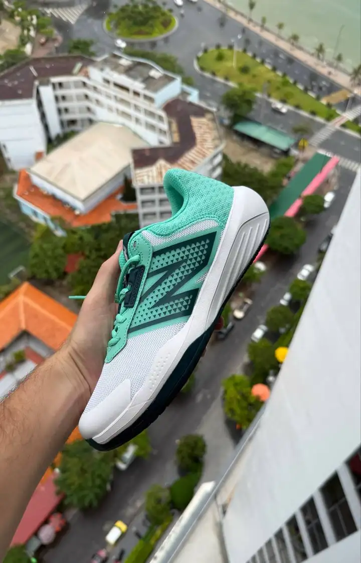 Кроссовки New Balance 696v6