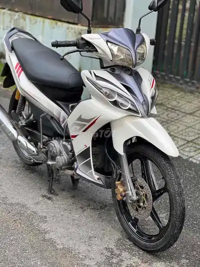 Yamaha Gravita белый, тихий двигатель