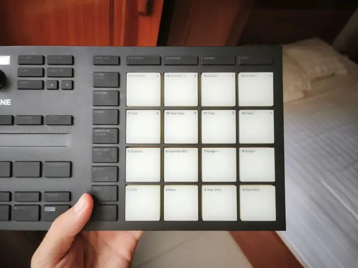 NI Maschine Mikro MK3