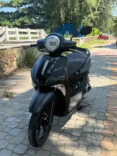 Yamaha Janus черного цвета