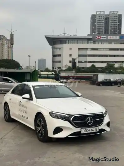 Mercedes-Benz E200 Avantgarde 2025 белый 6.000 км