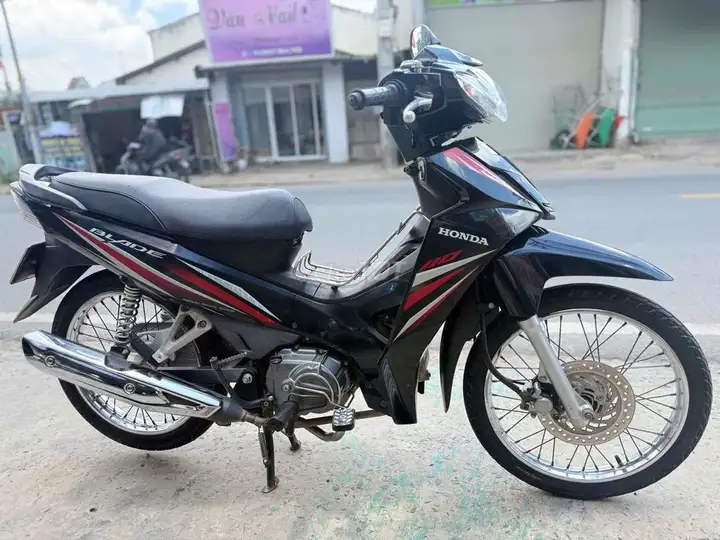 Honda Wave Blade 110 2018 черный/красный в отличном состоянии, оригинал