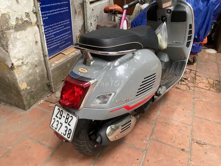 Piaggio Vespa GTS 2022 Серый