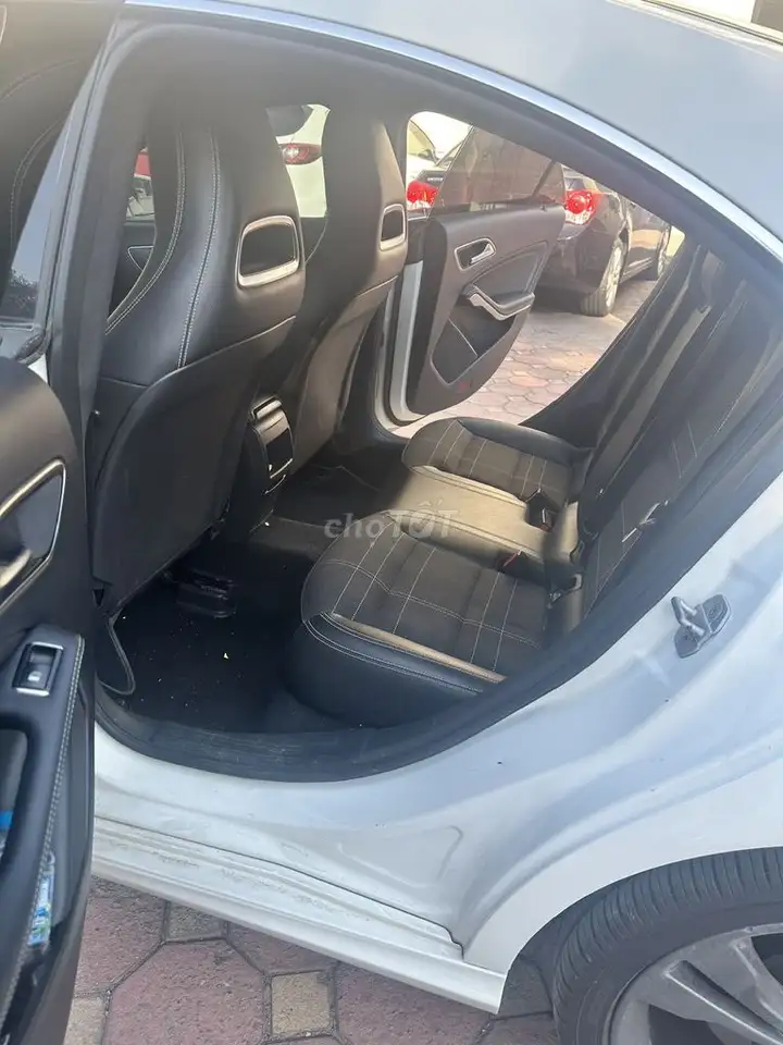 Mercedes-Benz CLA 200 2014 белый, 5 мест