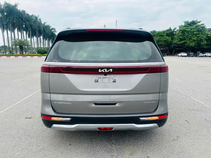Kia Carnival 2022 2.2 CRDI Signature Серый цемент