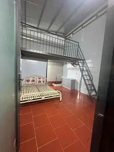 Комната в аренду с местом для парковки машины перед домом