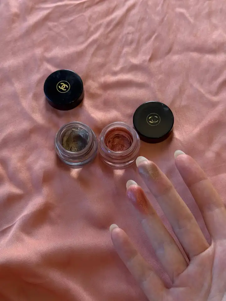 Кроксы, кроссовки, туфли, база под макияж, хайлайтер Dior, тени Chanel