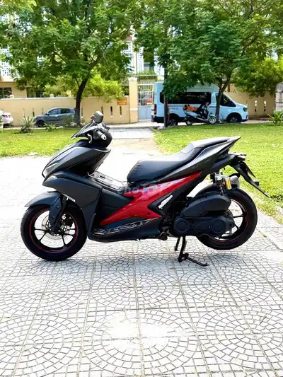 Yamaha NVX 125 ABS Черный, Красный