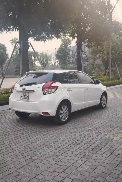 Toyota Yaris автомат, 5 мест, бензин, белый