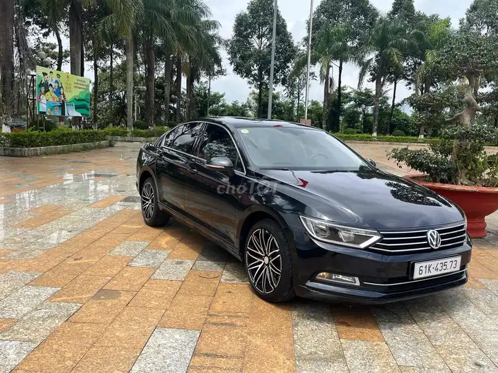 Volkswagen Passat, черный, автомат, 5 мест