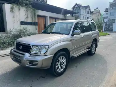 Золотой песочный номер Toyota Land Cruiser 2002