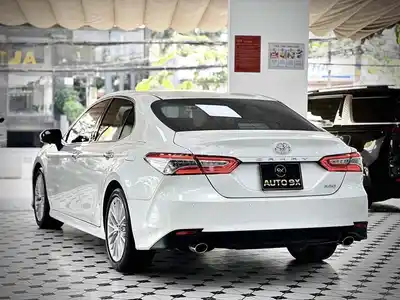 Toyota Camry 2.5Q 2020 Белый/Бежевый, отличное состояние