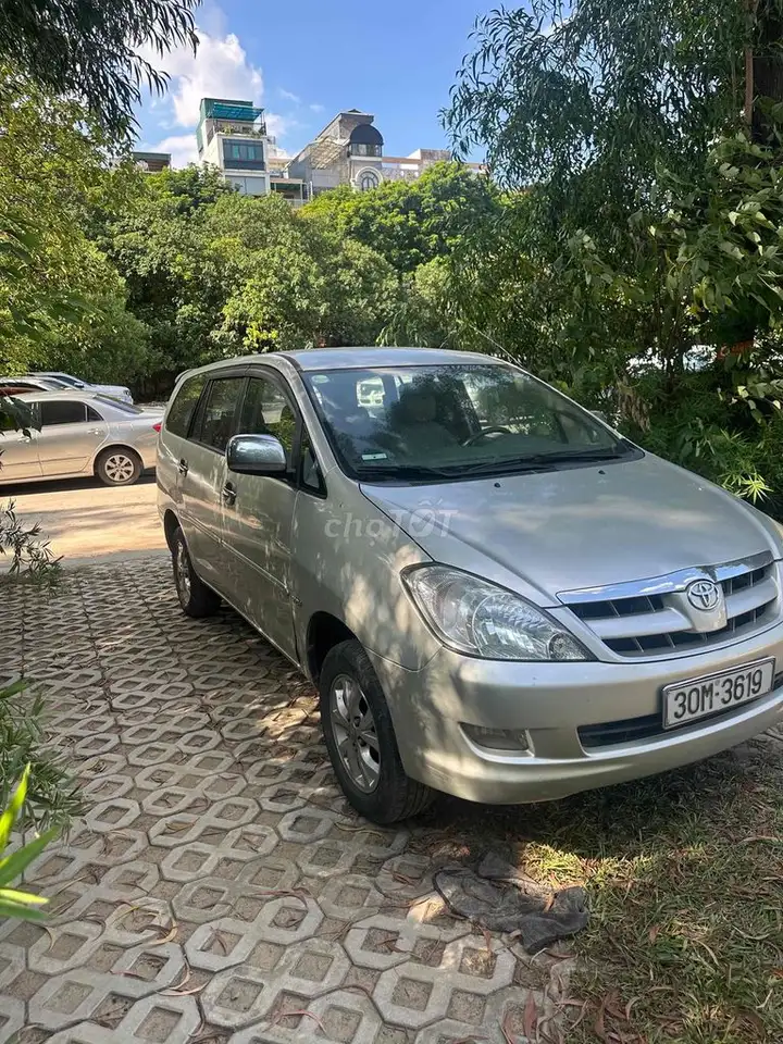 Toyota Innova G 2008 Серебристый 7 мест