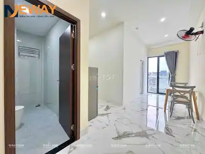 1-комнатная квартира с балконом и мебелью у Etown Cong Hoa