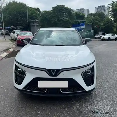 VinFast VF7 Plus 2025