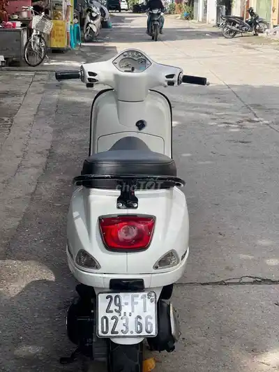 Скутер Piaggio Vespa белый 125cc ie с электронным впрыском