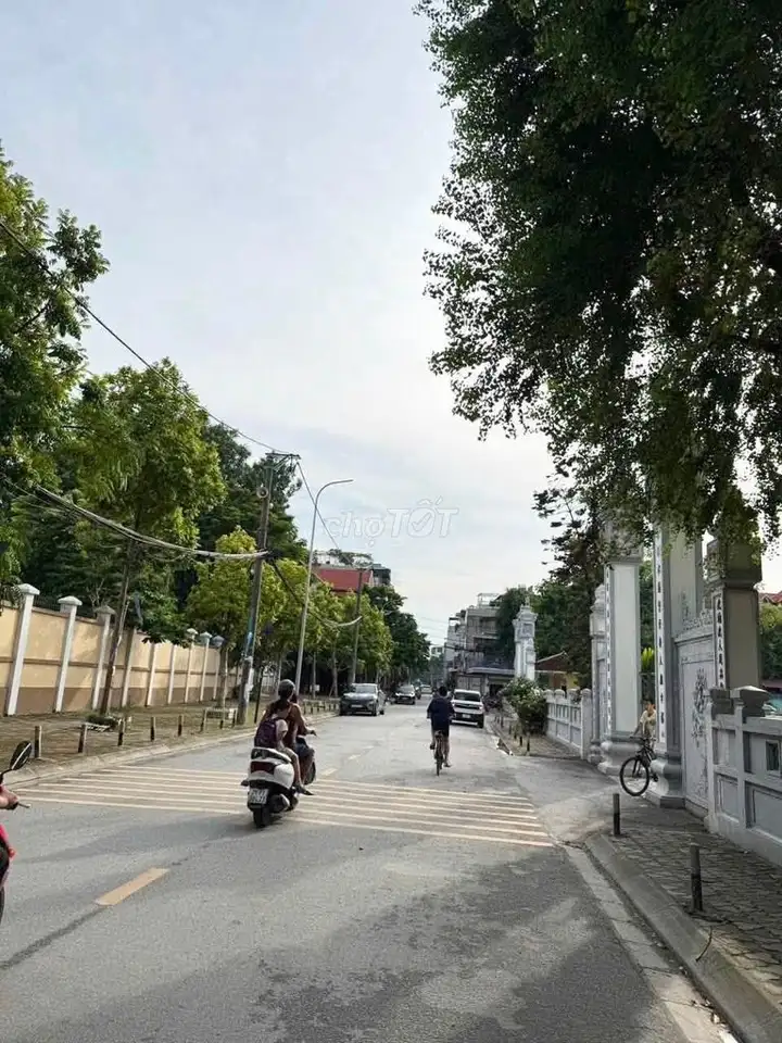 Bán nhà Lô góc, Long Biên, 50m2, 4 tầng, gần Big C