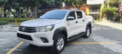 Toyota Hilux 2017 E белый 5 мест