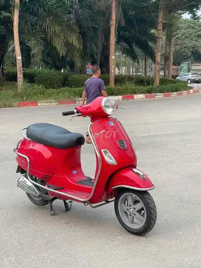 Piaggio Vespa 3vie, красный