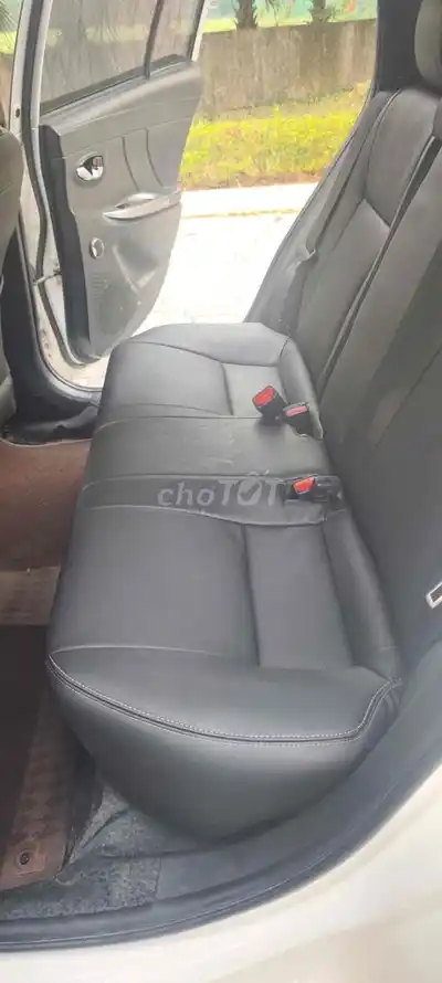 Toyota Yaris автомат, 5 мест, бензин, белый