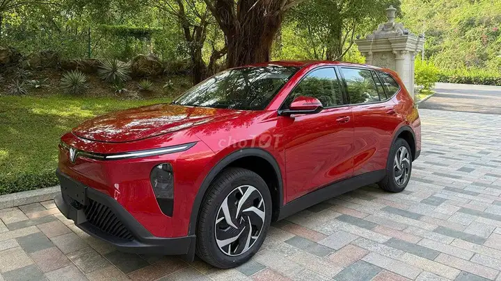 Электромобиль VinFast Limo Green, разные варианты