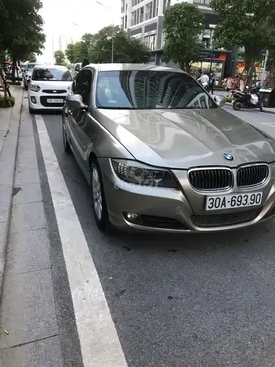 BMW 320i песочный 130 тыс. км