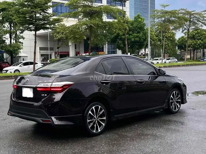 Toyota Altis 1.8G 2020, темно-коричневый, 56000 км