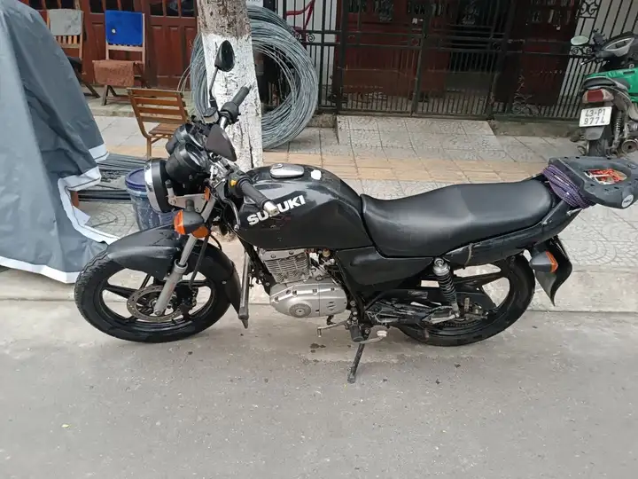 Suzuki EN 2017