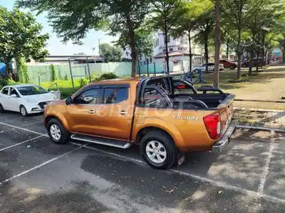 Nissan Navara 2016, задний привод, автомат, золотистый
