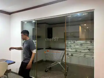 3 спальни, из них 1 огромная, которую можно разделить на две