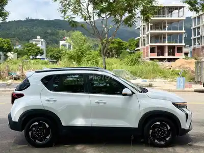 Kia Sonet 2025 Luxury 7999 км Белый