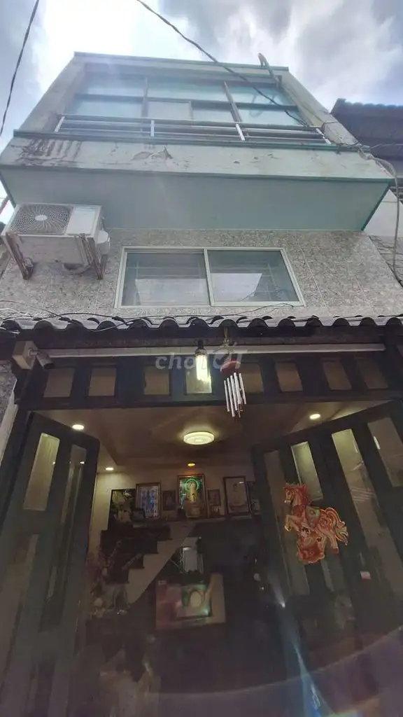 3-эт. дом 4 спальни, пл. >100м², в 10м от разворотного авто-переулка
