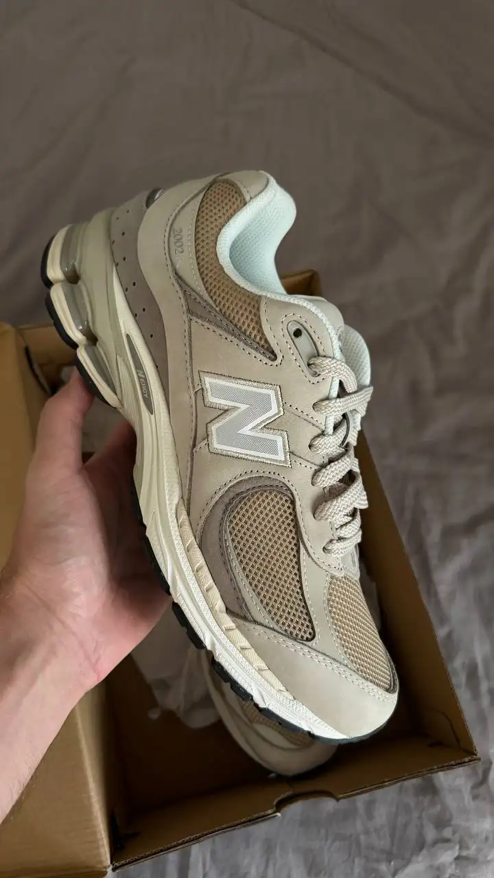 New Balance 2002r