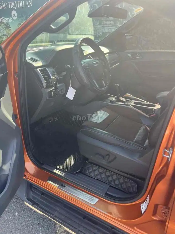 Ford Ranger Wildtrak автомат, 5 мест, оранжевый