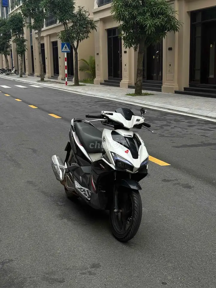 Honda AB 125 2016 белый черный