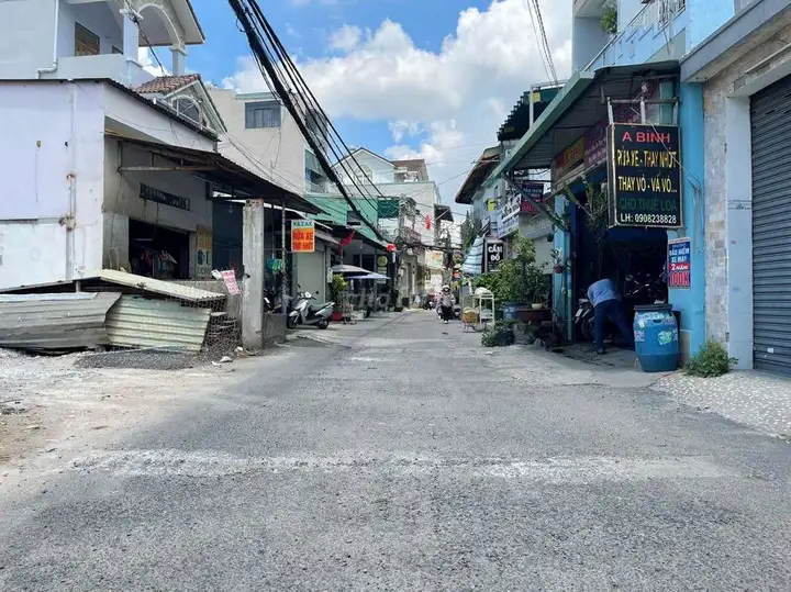 Тро mặt tiền đường 147, Phước Long