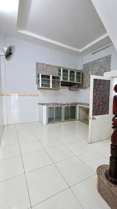 Собственный дом, 1 этаж, 2 спальни, 3 санузла, переулок для автомобилей