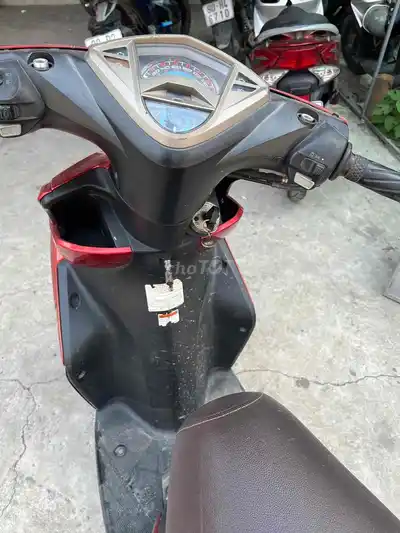 Yamaha Luvias красный скутер