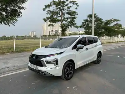 Mitsubishi Xpander Premium 2022 белый 7 мест