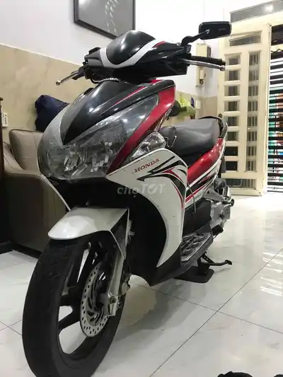 Хонда Эйрблэйд FI 110 белая, красная, черная 75653 км