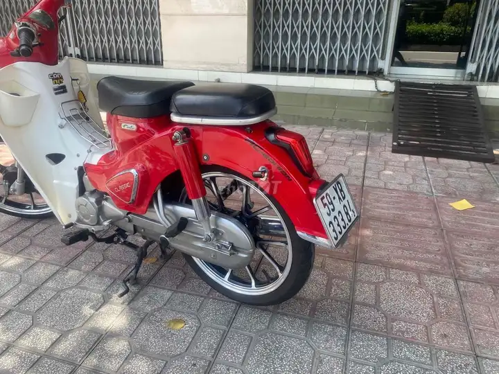 Honda Cub 50 Classic 2023 красно-белый