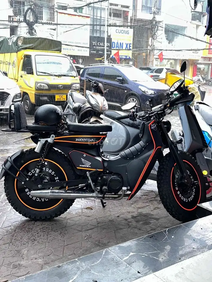 Honda Super Cub в черном цвете