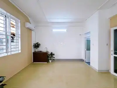 Апартаменты с балконом и супер-видом в конце улицы Нгуен Оань